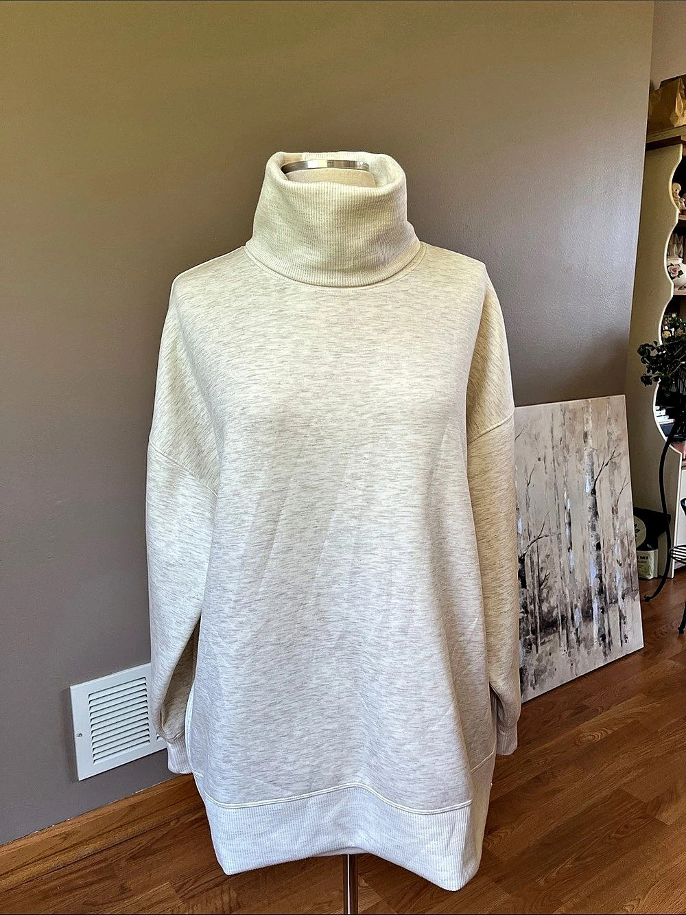 Women’s AIRY SLEEK All In Motion Funnel Neck Sweatshirt in Heather Cream Size Sm